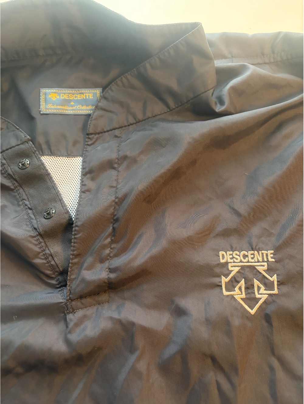 Descente Black Nylon Pullover Jacket with Mesh Lining
